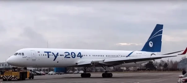 &laquo;Врут, чтобы удержаться в своих креслах&raquo;: дебют Ту-214 откладывается